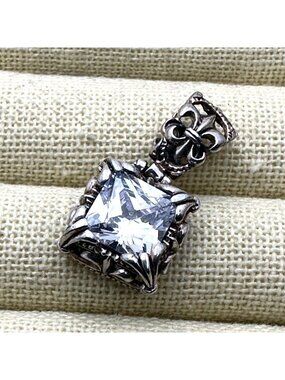 Silpada 925 Sterling Silver CZ Uptown Filigree Fleur de Lis Pendant S0979 